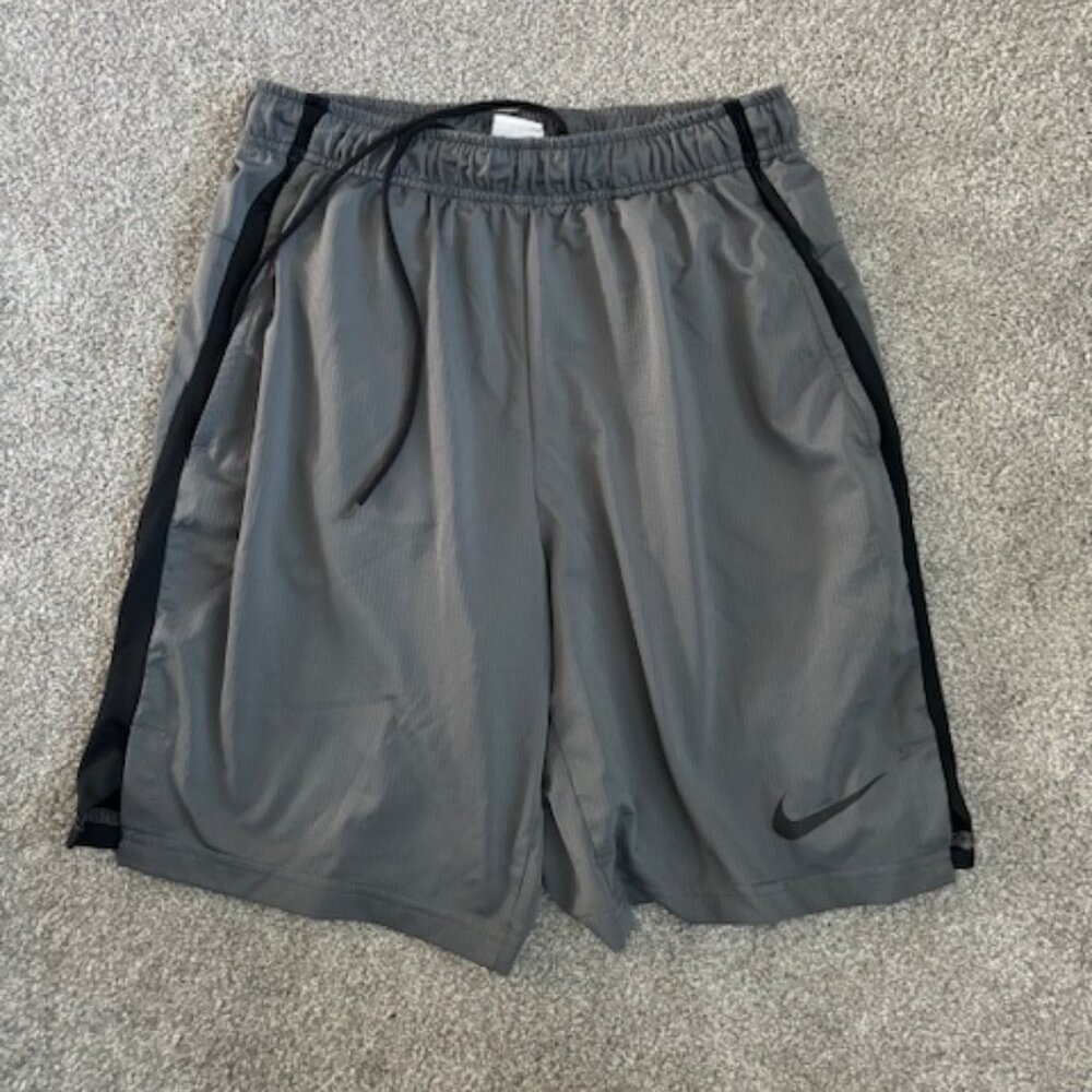 Men's Nike Shorts with Pockets Size S